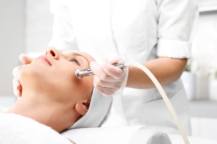 얼굴 치료 dermabrasion